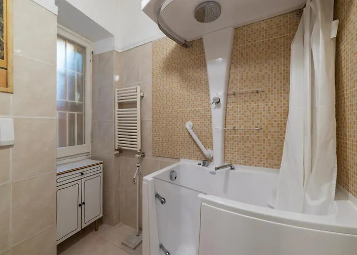 Guesthost - Piazza Navona Elegant Apartment Rom